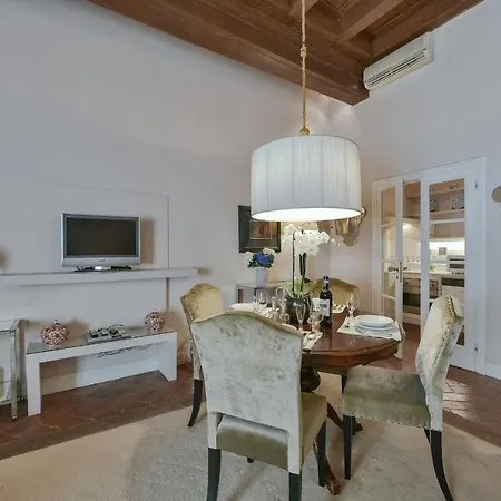 Boccaccio Elegant In Oltrarno Apartment *
