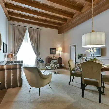 Boccaccio Elegant In Oltrarno Florence