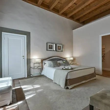 Boccaccio Elegant In Oltrarno Firenze