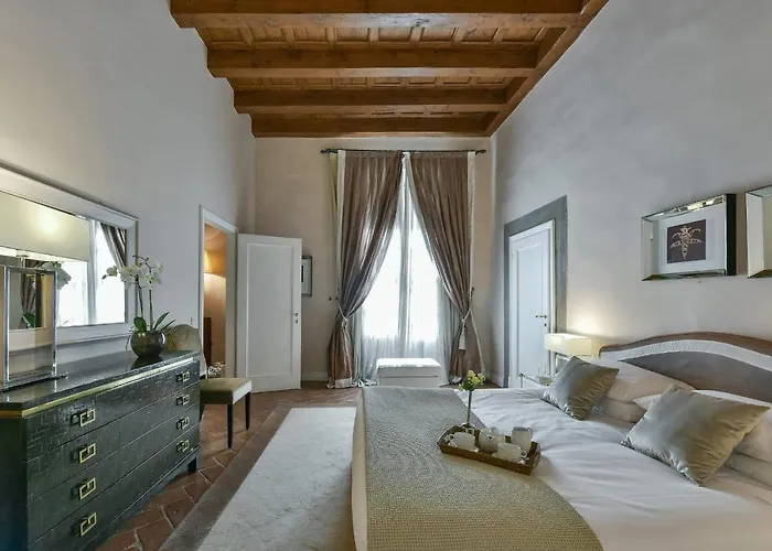 Boccaccio Elegant In Oltrarno Firenze